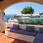 Bay 3* Milia